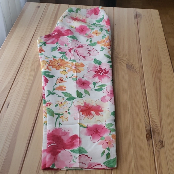 Talbots fully lined pure silk floral capris - Picture 2 of 9